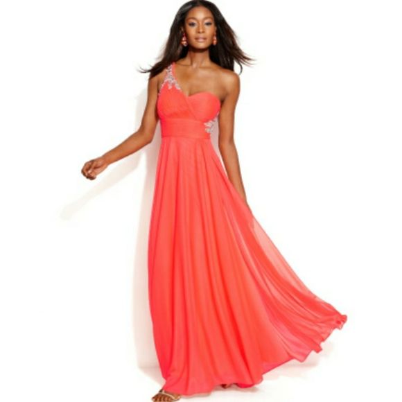 New  one shoulder embellished cut cut out🌻 - Picture 9 of 9